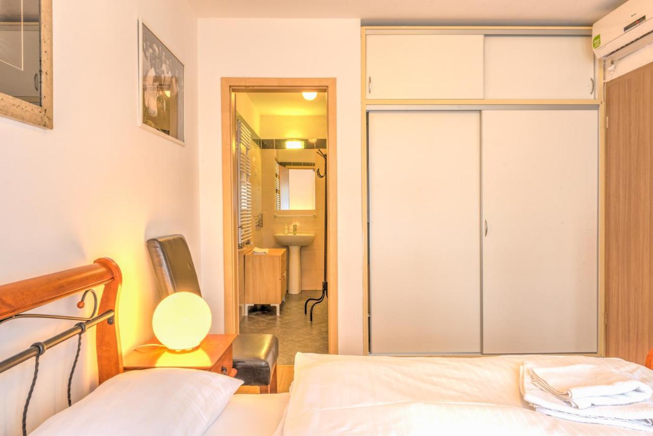 Center Apartment *