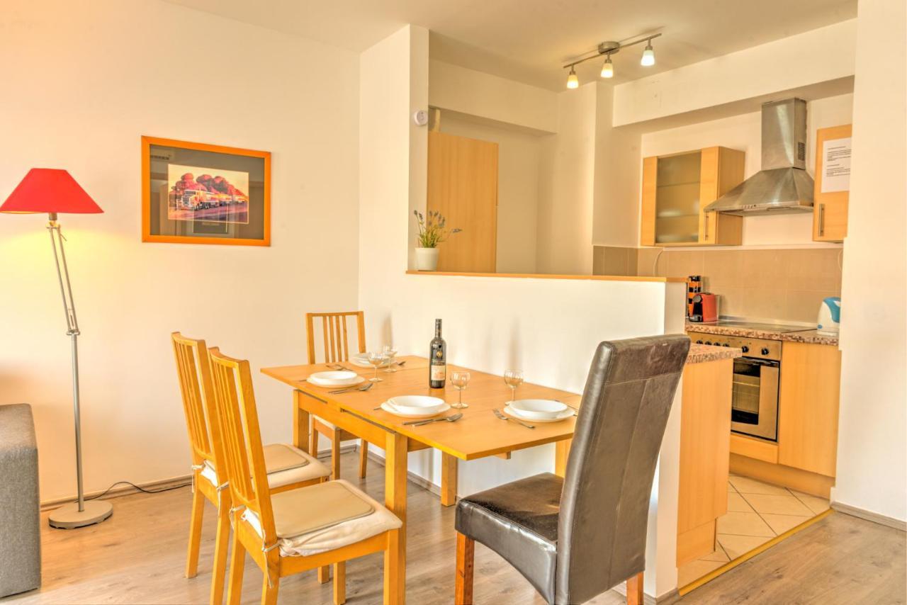 Center Apartment *