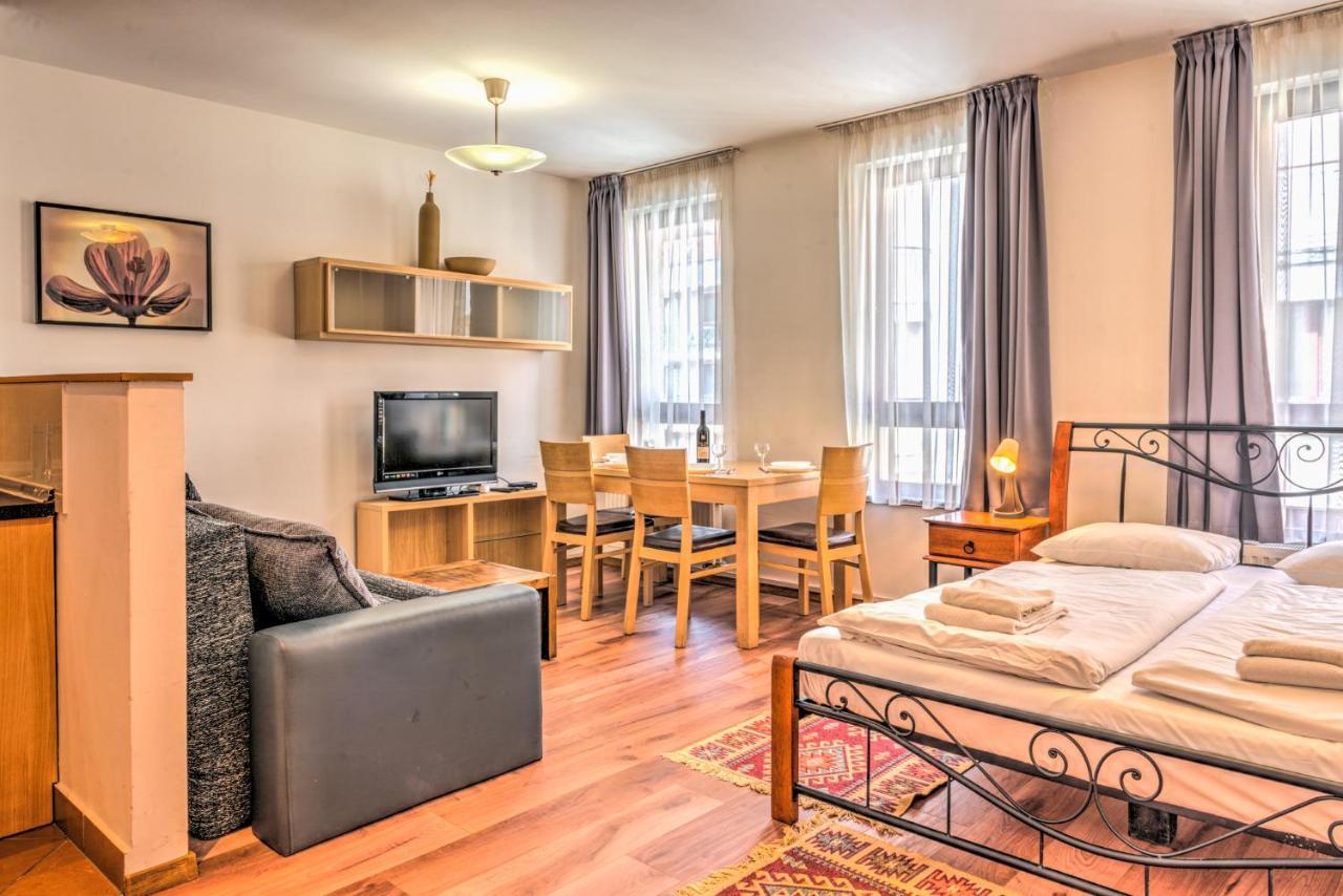 Center Apartment *