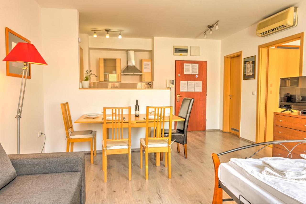 Apartment Center *