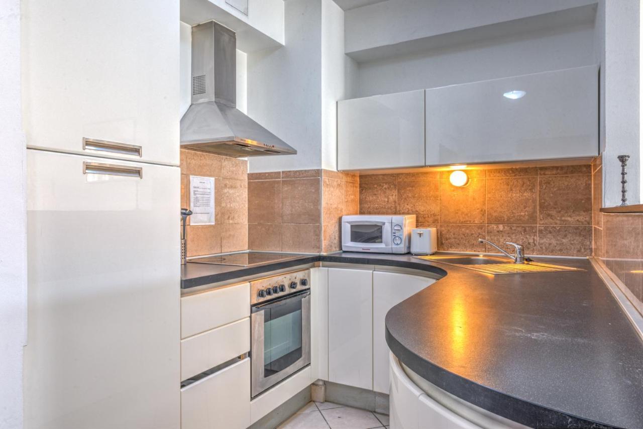 Apartment Center *
